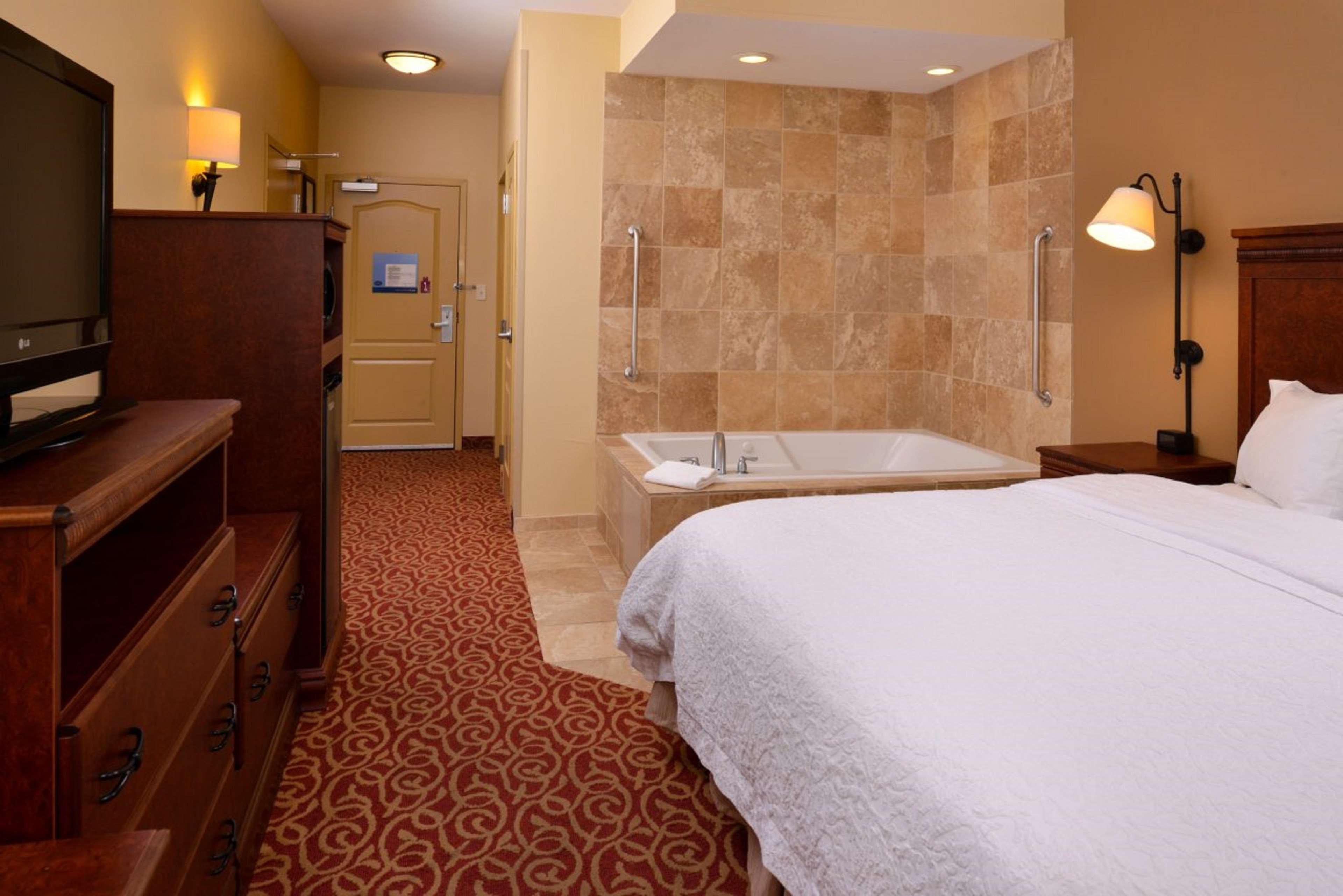 Hampton By Hilton Lincoln Hotel Exterior photo