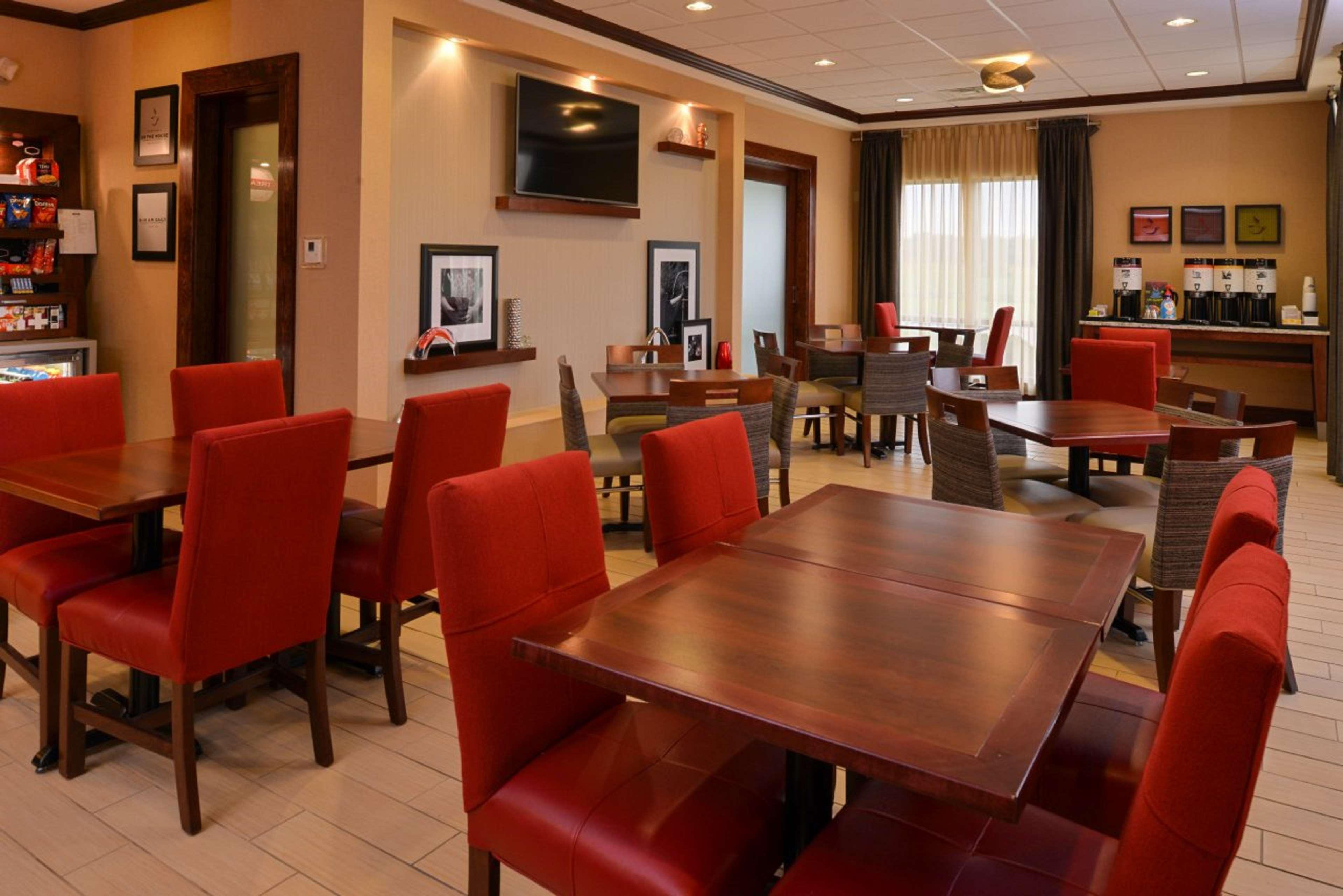 Hampton By Hilton Lincoln Hotel Exterior photo